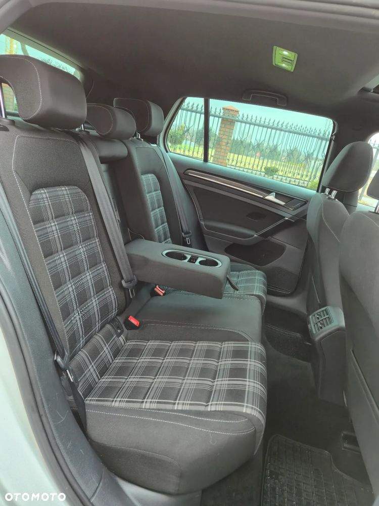 Volkswagen Golf - 14