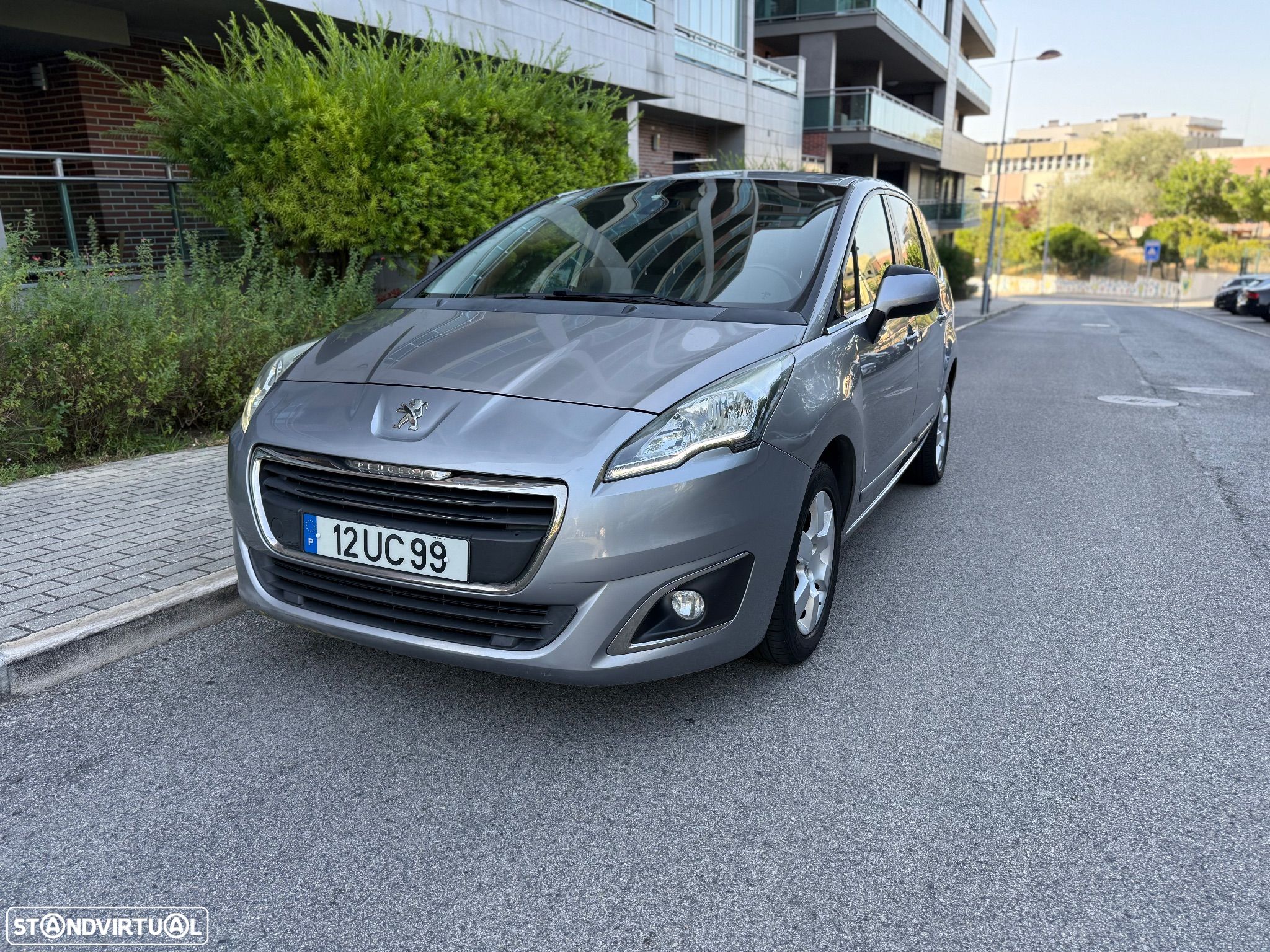 Peugeot 5008 1.6 E-HDi 5L Allure 2-Tronic J17 - 1