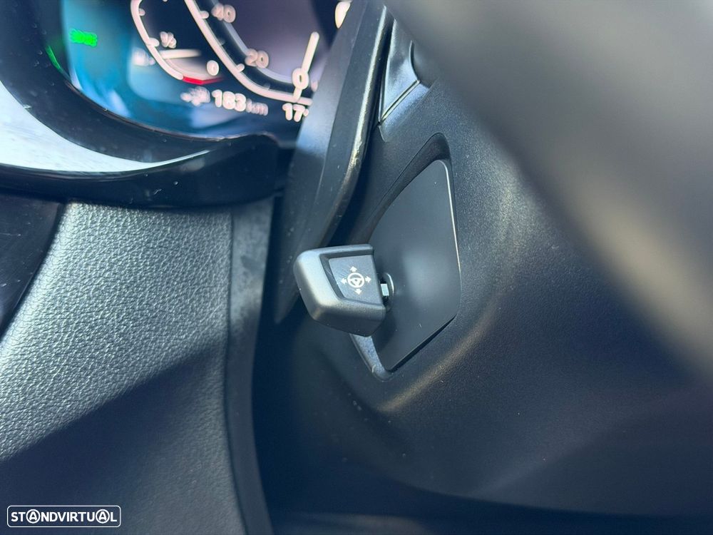 BMW 520 e Pack M — fotografia 35