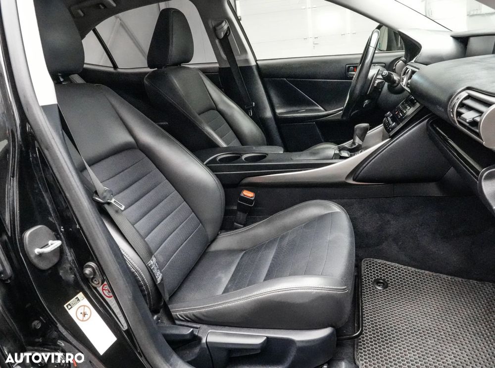 Lexus Seria IS 300h Executive Plus - 15