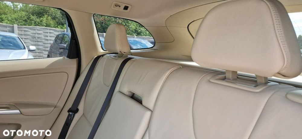 Volvo XC 60 D5 AWD Geartronic Summum - 27