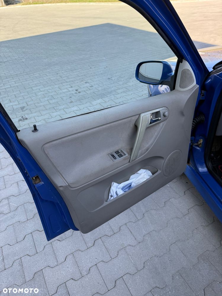 Volkswagen Polo 1.4 16V Trendline - 18