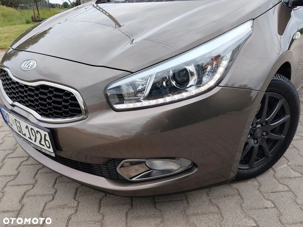 Kia Ceed 1.6 CRDi 128 Fifa World Cup Edition - 40