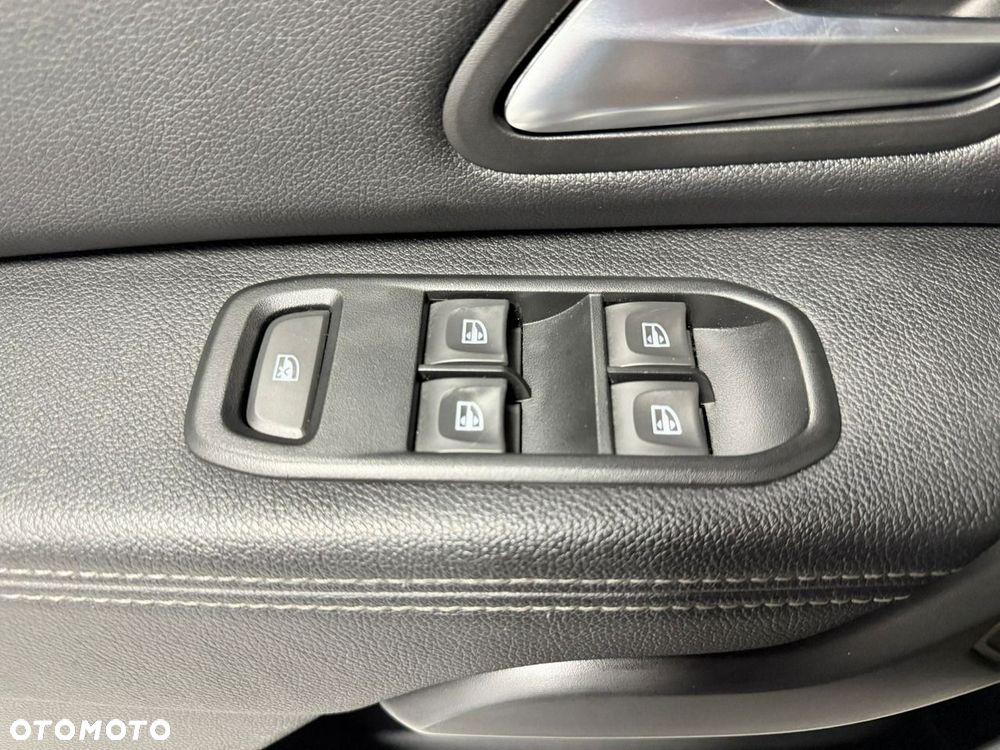 Dacia Duster 1.6 SCe Prestige - 17