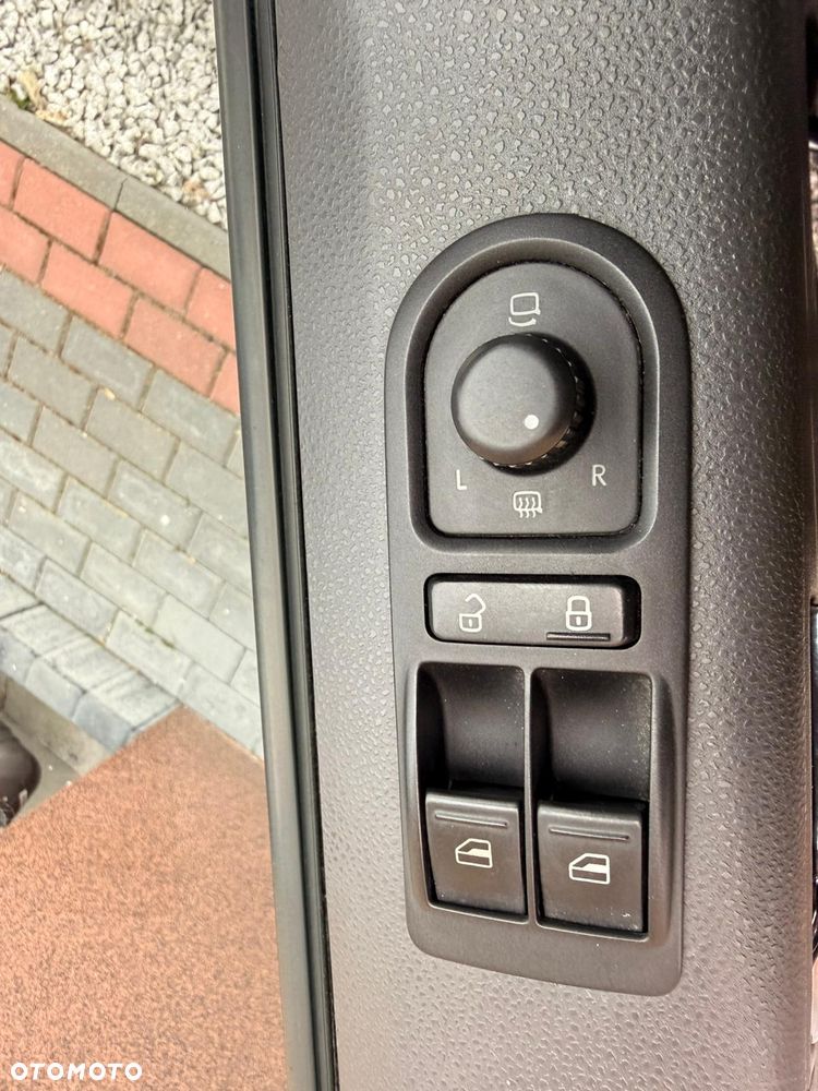 Volkswagen Multivan - 13