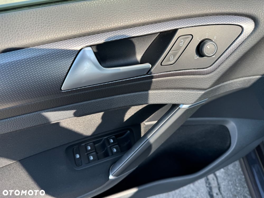 Volkswagen Golf 1.6 TDI BlueMotion Technology Lounge - 27