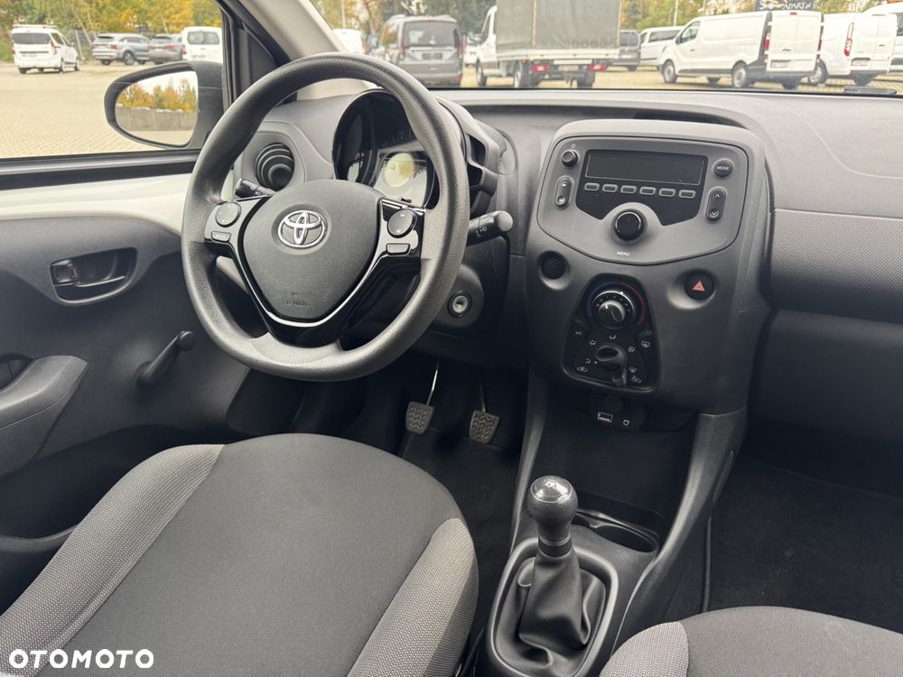 Toyota Aygo x - 24
