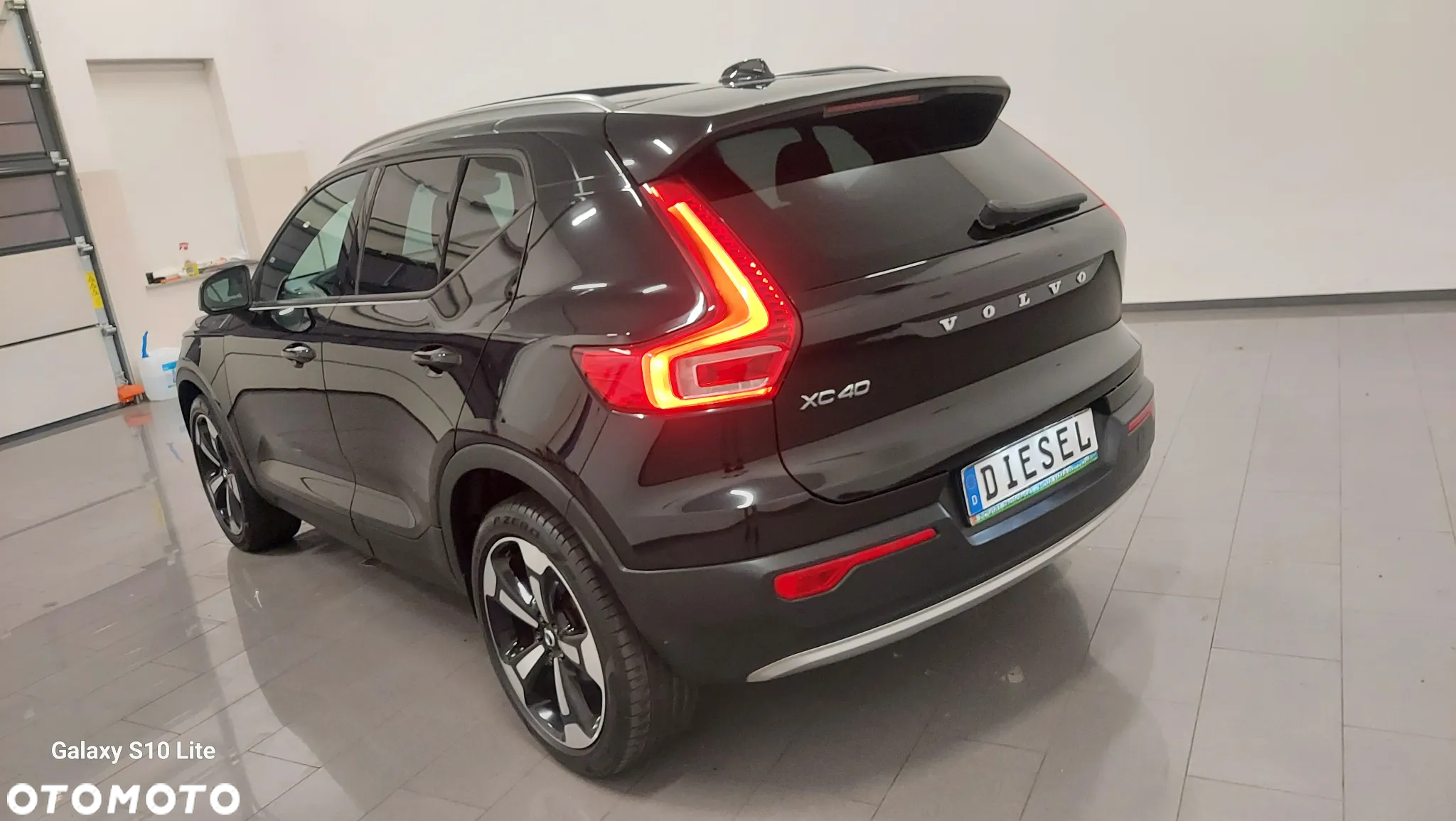 Volvo XC 40 D4 AWD Geartronic R-Design - 4