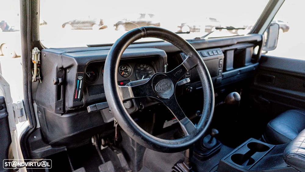 Land Rover Defender - 10