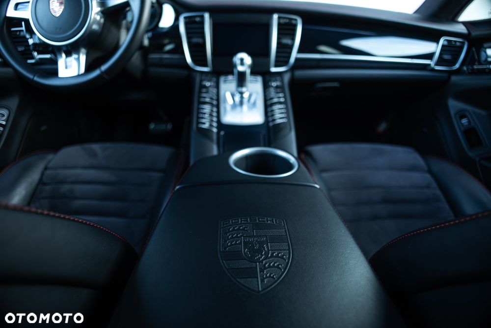 Porsche Panamera GTS PDK - 34