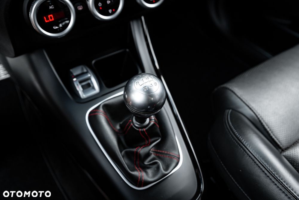 Alfa Romeo Giulietta 1750 TBi Quadrifoglio Verde - 32