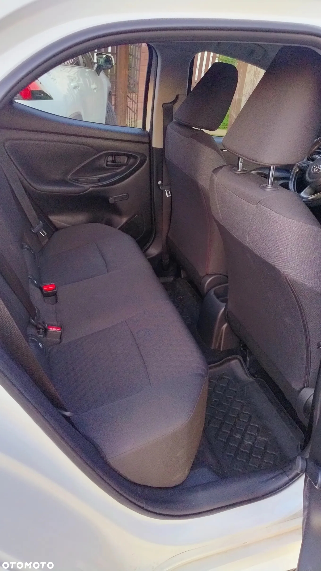 Toyota Yaris ver-1-5-comfort - 6