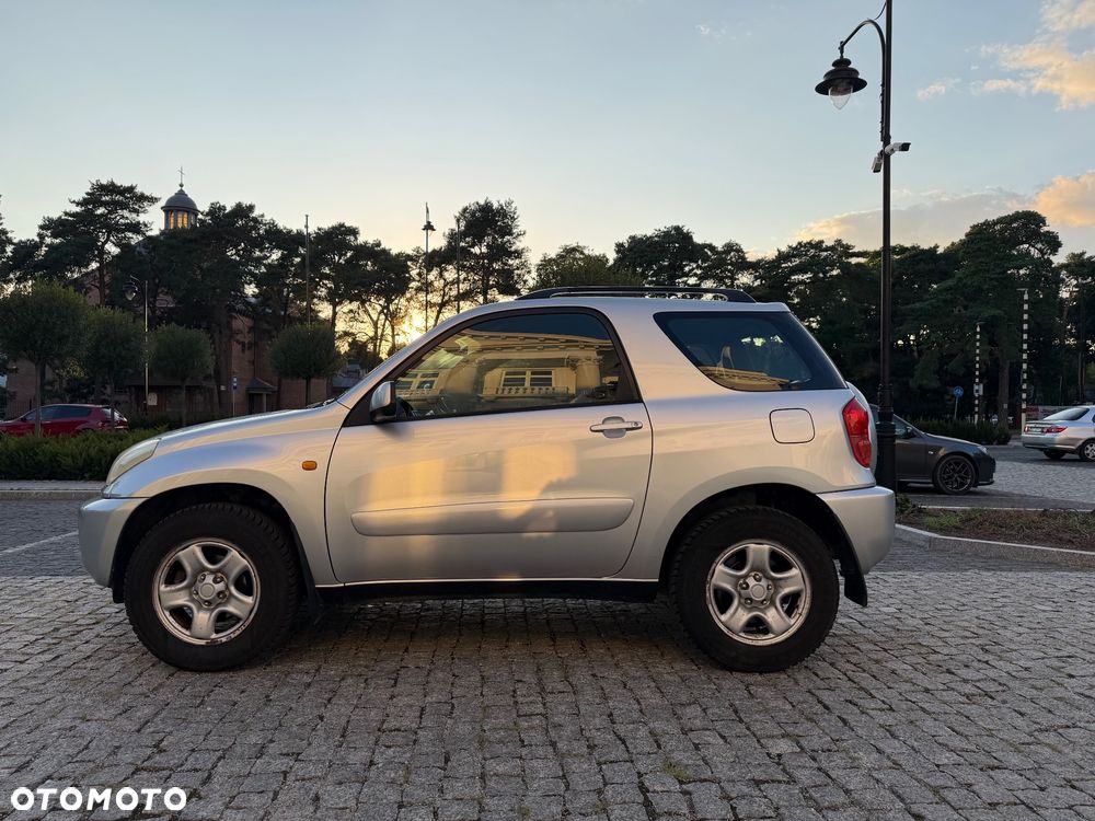Toyota RAV4 1.8 VVT-i 4x2 - 4