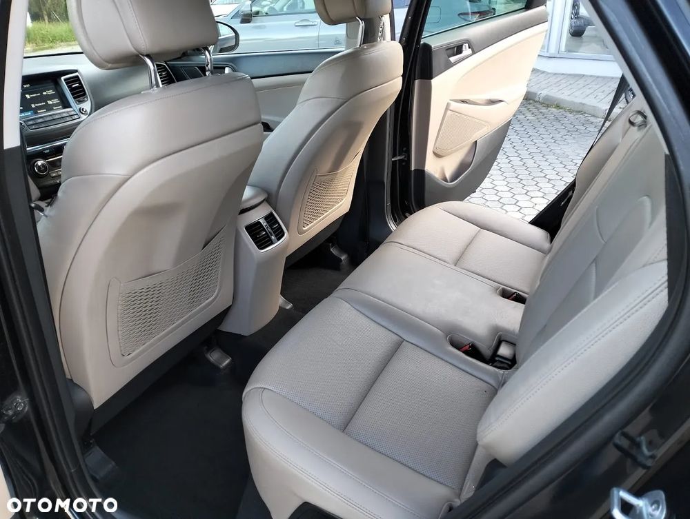 Hyundai Tucson 1.7 CRDI BlueDrive Style 2WD - 11