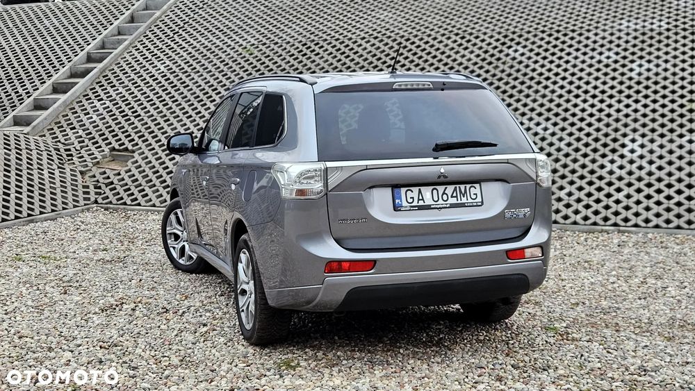 Mitsubishi Outlander 2.0 4WD Plus - 2