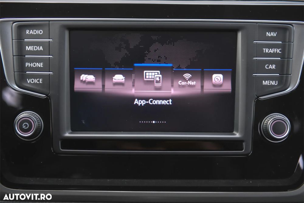 Volkswagen Touran - 24