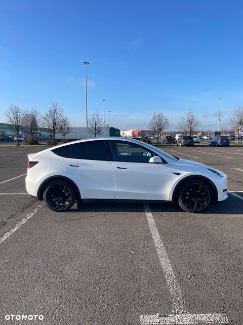 Tesla Y - 5