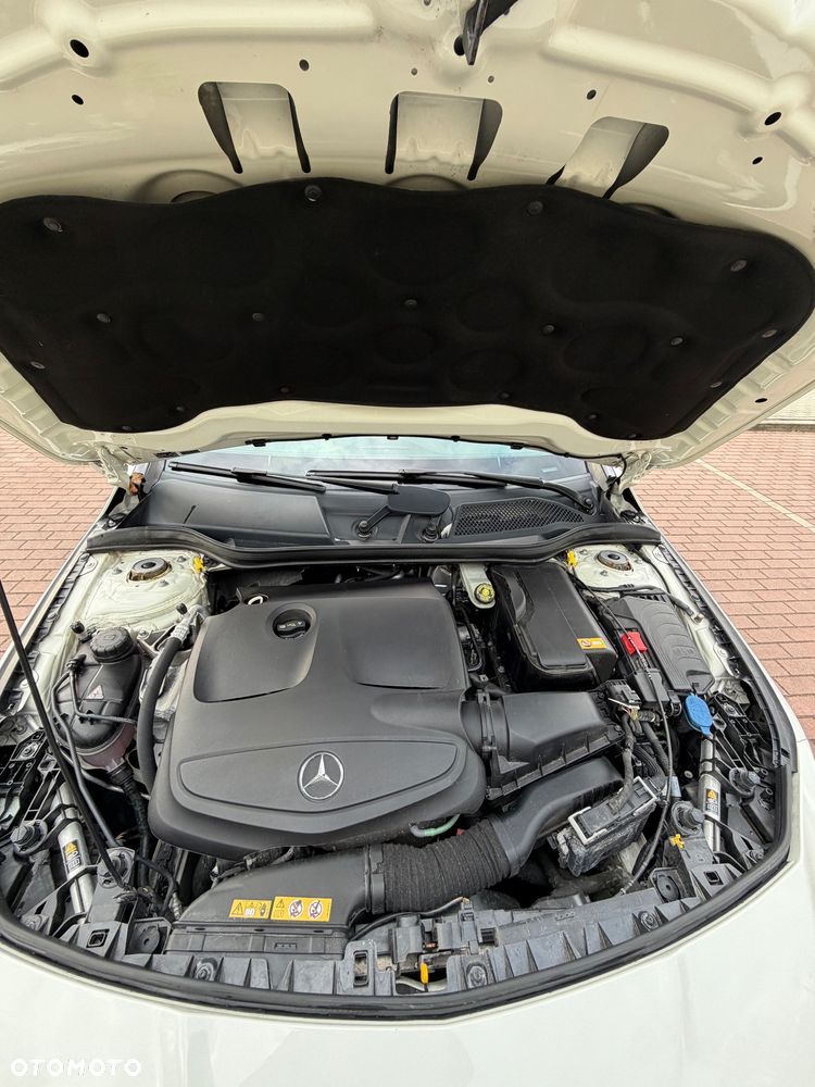 Mercedes-Benz CLA 200 7G-DCT AMG Line - 10