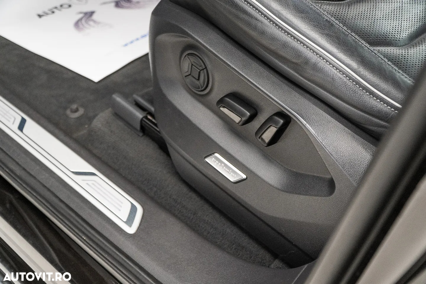 Volkswagen Touareg V6 TDI 4MOTION Elegance - 24