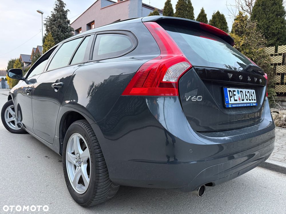Volvo V60 D2 Momentum - 9