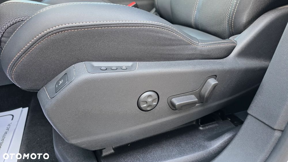 Peugeot 3008 1.5 BlueHDi GT Pack S&S EAT8 - 32