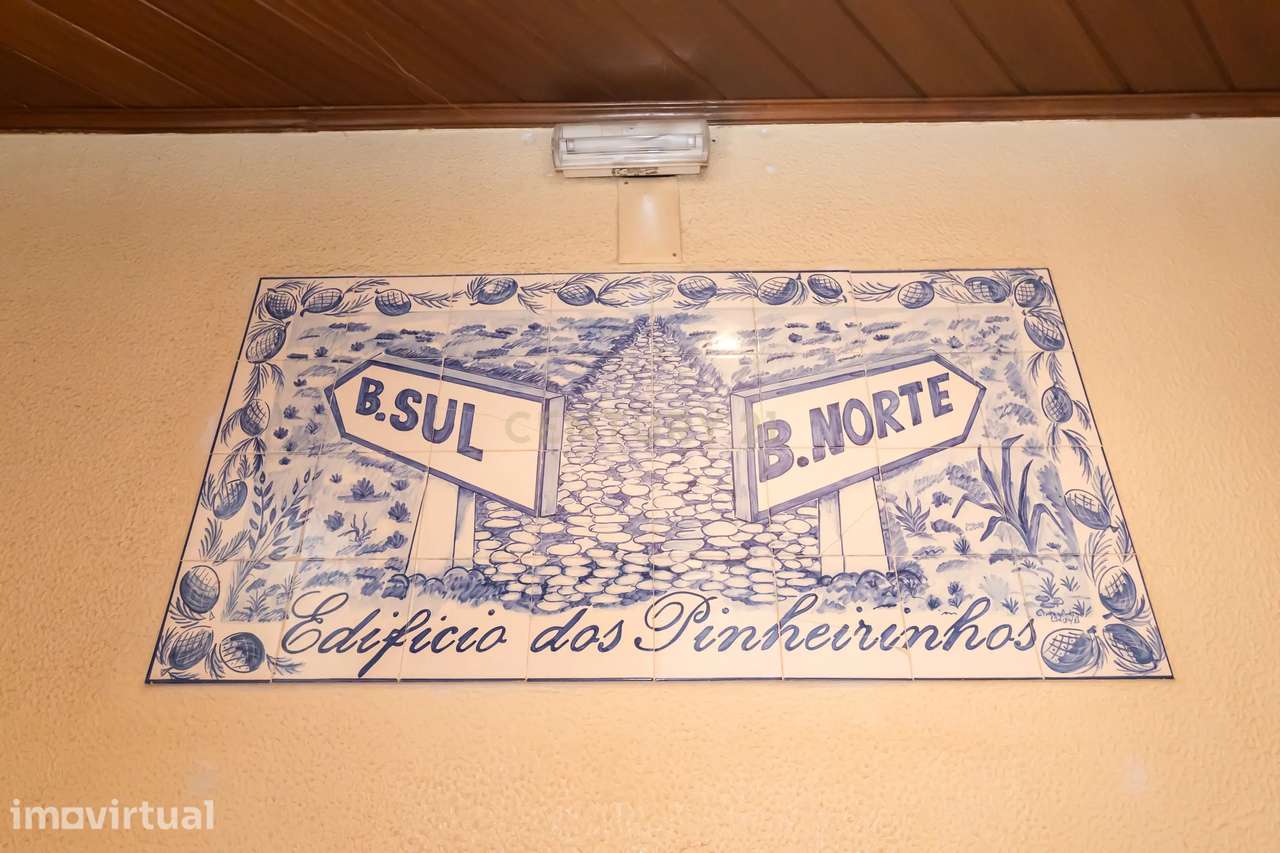 Apartamento T3 Espaçoso com Parqueamento e Excelente Exposição Solar- - Grande imagem: 3/46
