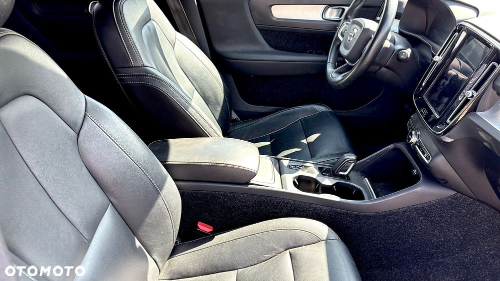 Volvo XC 40 T4 AWD Geartronic Momentum Pro - 18