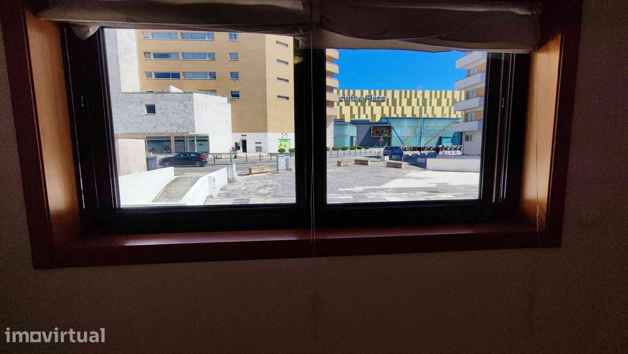 Apartamento T2 + garagem em frente ao Centro Comercial Glicínias Plaza - Grande imagem: 2/22