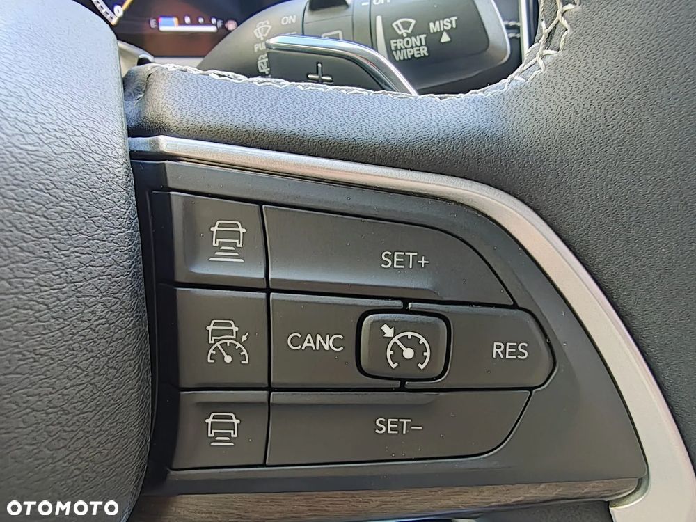 Jeep Grand Cherokee - 23
