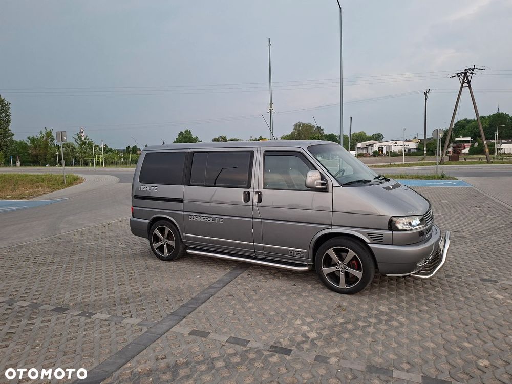 Volkswagen Caravelle - 10
