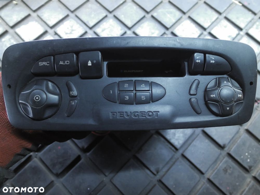 Radioodtwarzacz fabryczny Peugeot 206 9642226880 - 1
