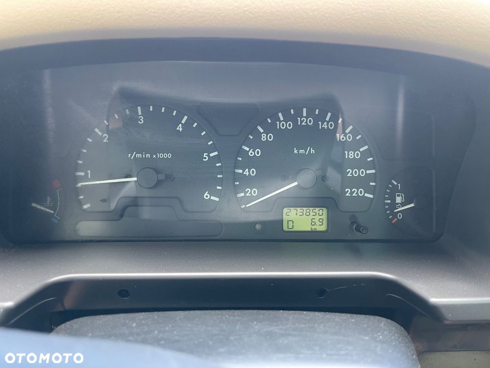 Land Rover Discovery - 25