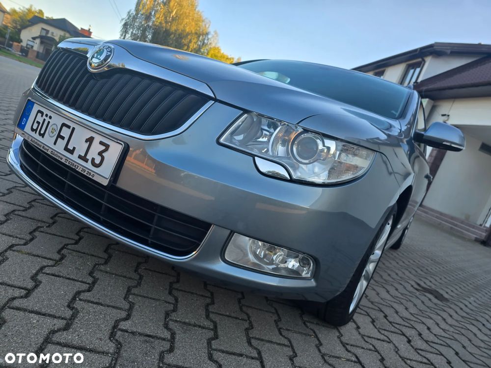 Skoda Superb 2.0 TDI Elegance DSG - 9