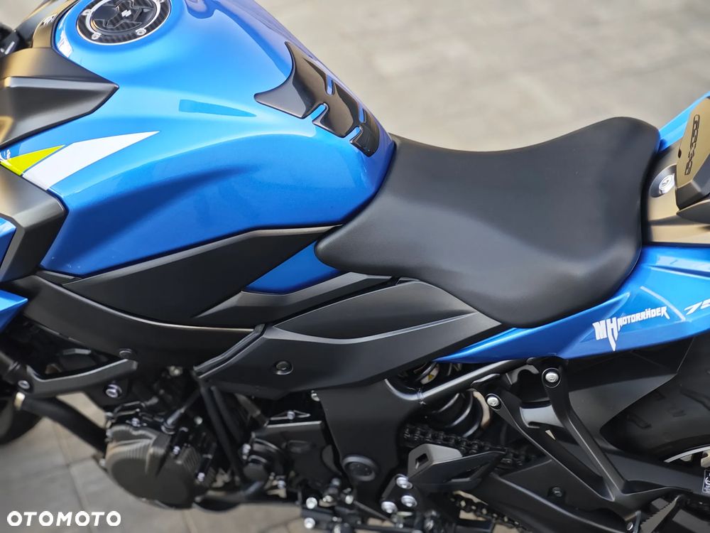 Suzuki GSX - 23