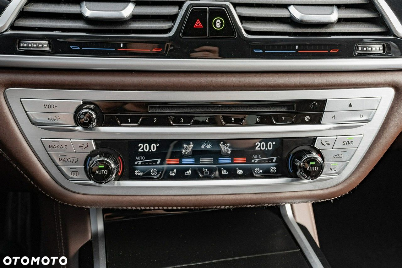 BMW Seria 7 M760Li xDrive - 24
