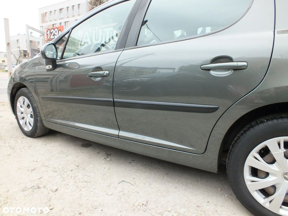 Peugeot 207 - 16