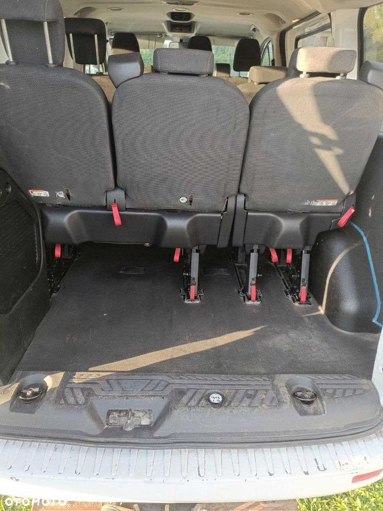 Ford Tourneo Custom - 8