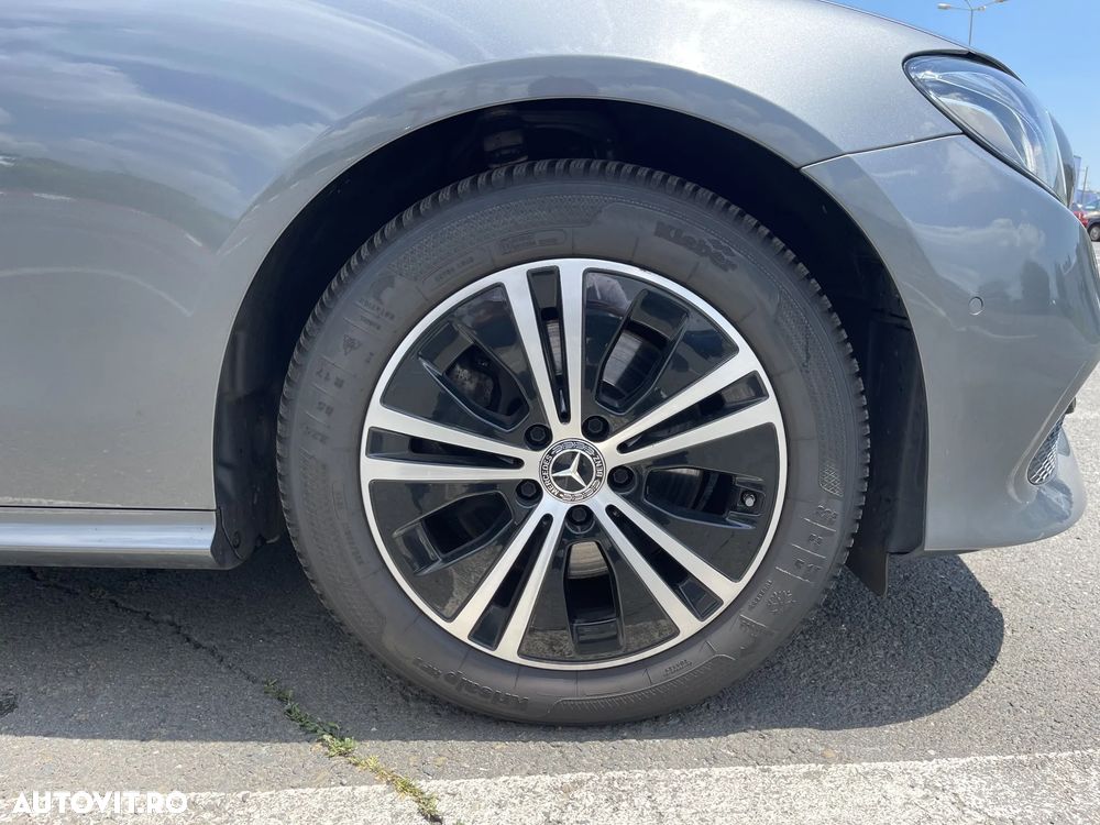 Mercedes-Benz E 220 d 4Matic 9G-TRONIC Avantgarde - 30