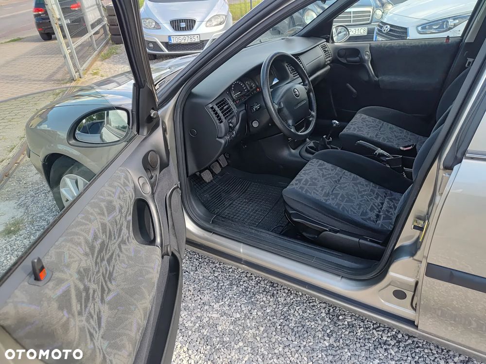 Opel Vectra 1.6 GLS - 15
