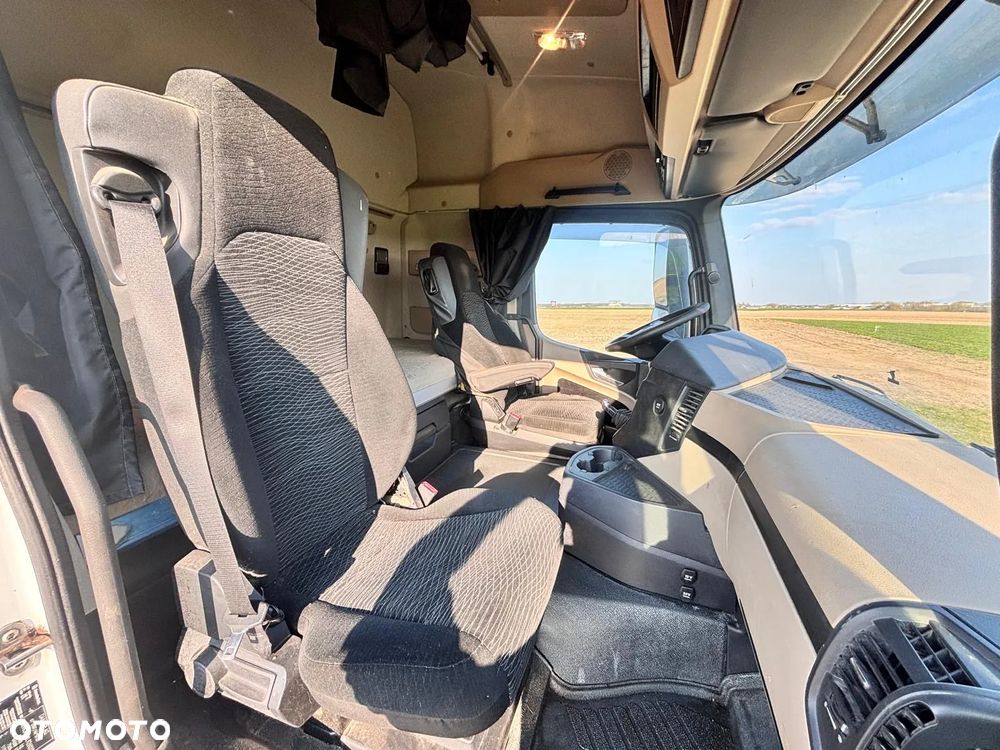 Mercedes-Benz ACTROS - 10