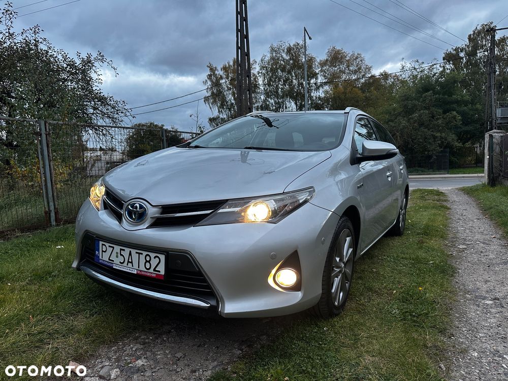 Toyota Auris 1.8 HSD Luna - 1