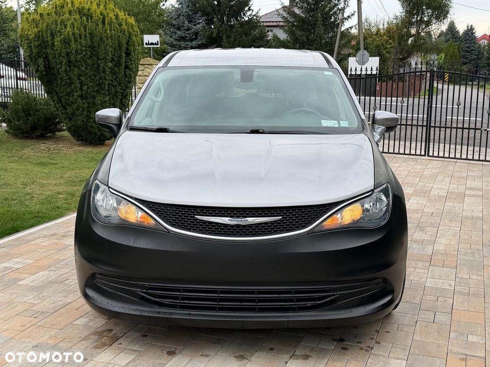 Chrysler Pacifica 2016 photo 2