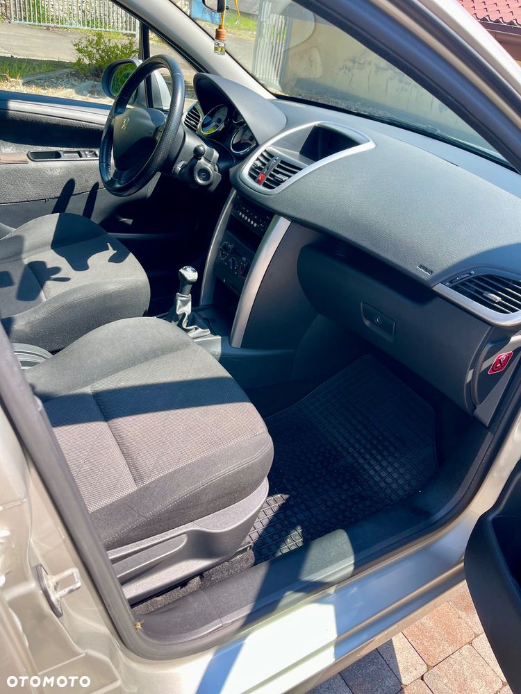Peugeot 207 1.4 16V Trendy - 8