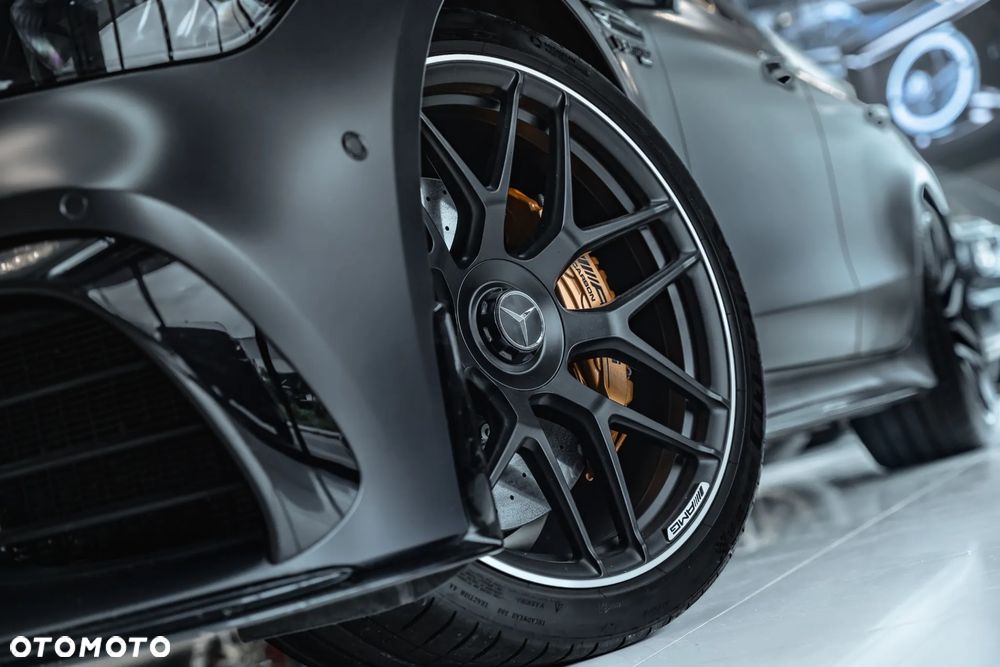 Mercedes-Benz AMG GT - 4