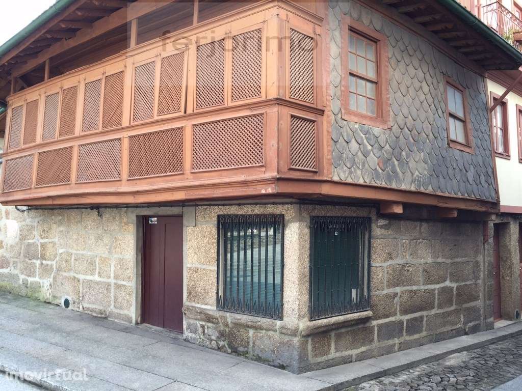 Prédio para restauro com logradouro exterior - Grande imagem: 2/3
