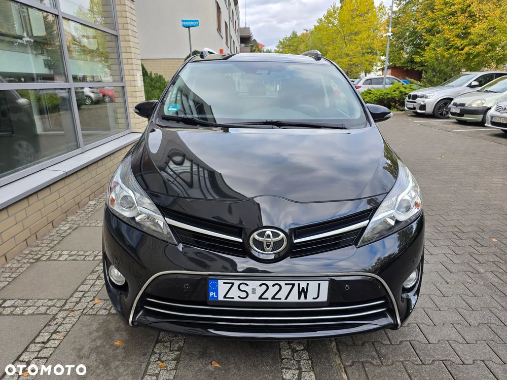 Toyota Verso 2017 photo 2