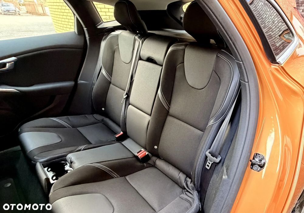 Volvo V40 D2 R Design - 35