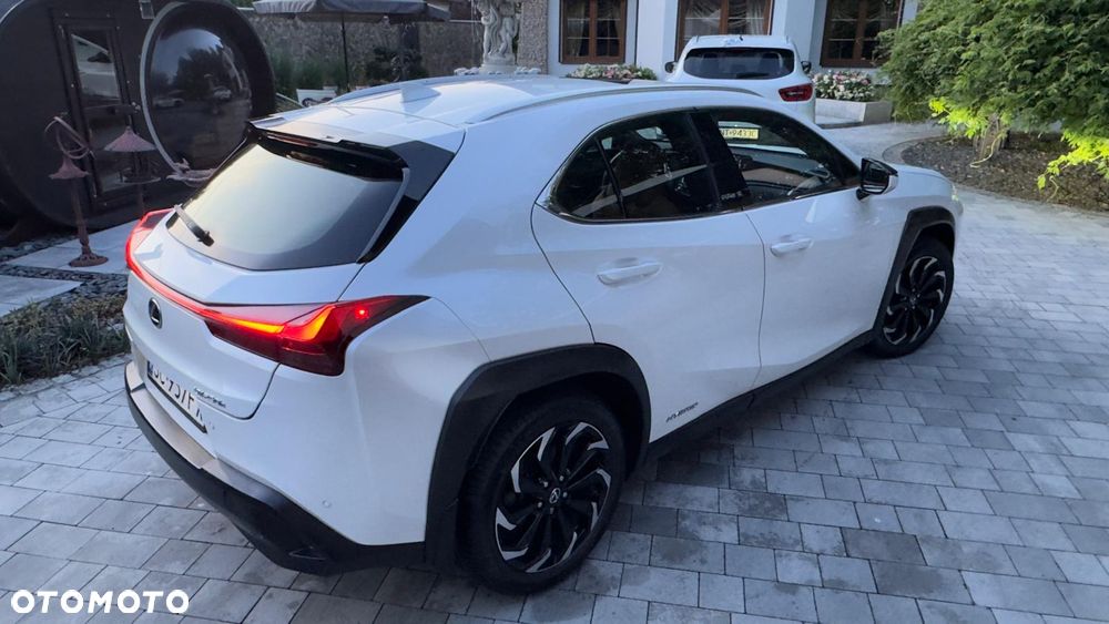 Lexus UX - 3