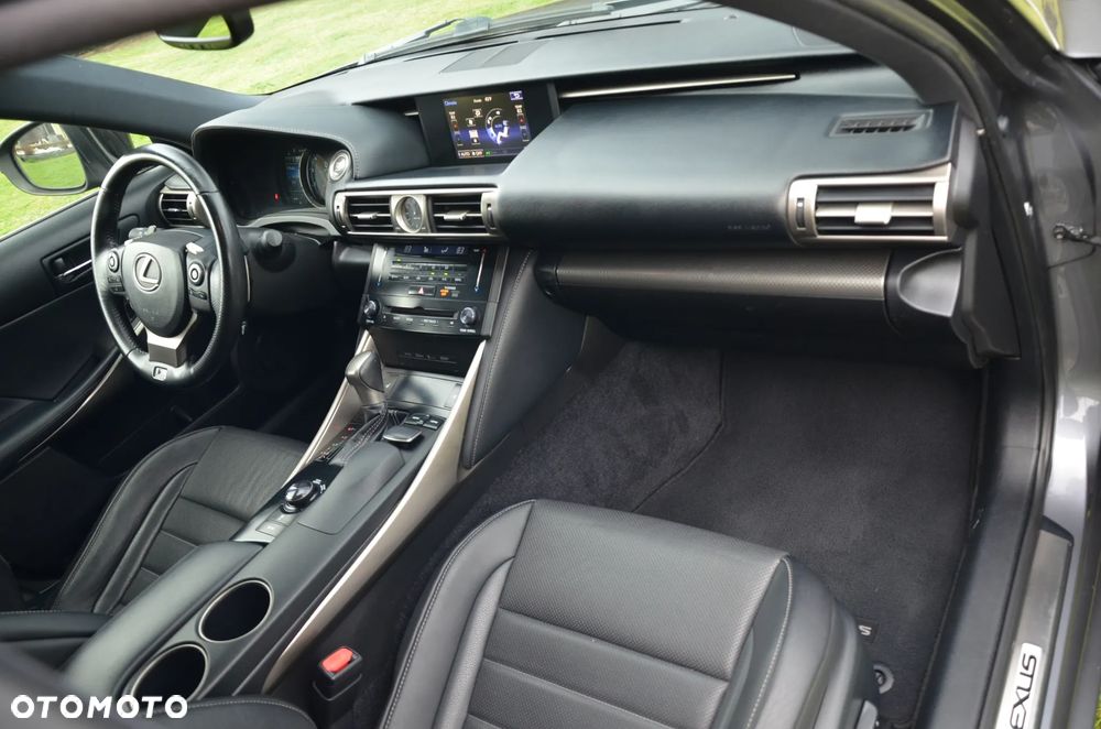 Lexus IS 250 F Sport - 27