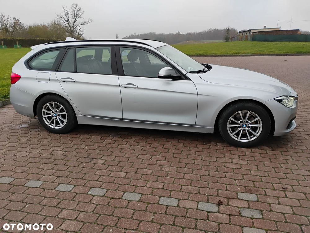 BMW Seria 3 320i xDrive - 12
